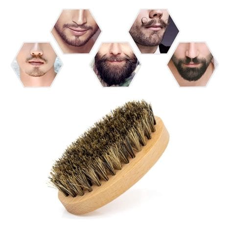 Brosse à barbe lissante en soie de sanglier, idéale pour coiffer et discipliner barbe et moustache, et appliquer de l’huile.