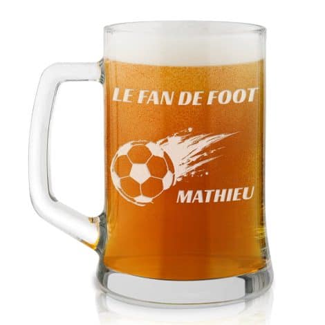 Maverton Chope à Bière 50 cl gravée – Verre personnalisé avec anse, cadeau parfait pour les fans de bière, idéal pour l’anniversaire d’un homme passionné de foot.