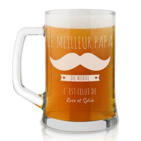 Verre à bière gravé Maverton avec anse, contenance 50 cl – Cadeau personnalisé pour les amateurs de bière à moustache.