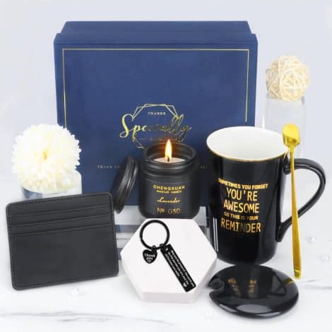 Coffret Cadeau d’Anniversaire Personnalisé avec Tasse à Café, Bougie Parfumée, Porte-Cartes et Porte-Clés. Parfait pour Papa, Maman ou Frère.